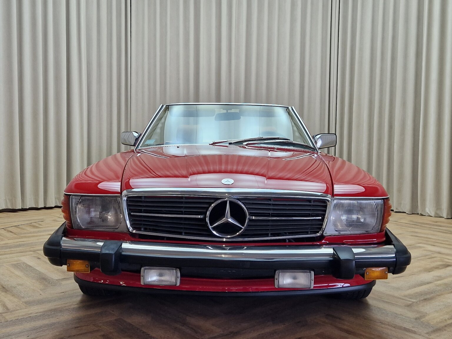 Aussenfoto Mercedes-Benz 560SL