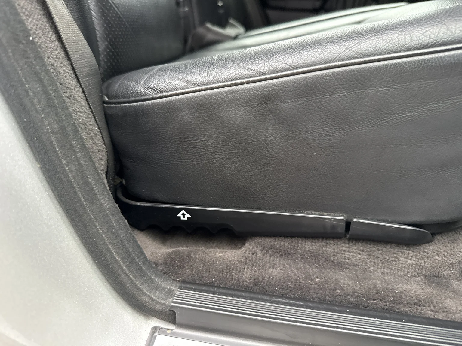 Interior image of 1994 Mercedes-Benz E 320 T (63)