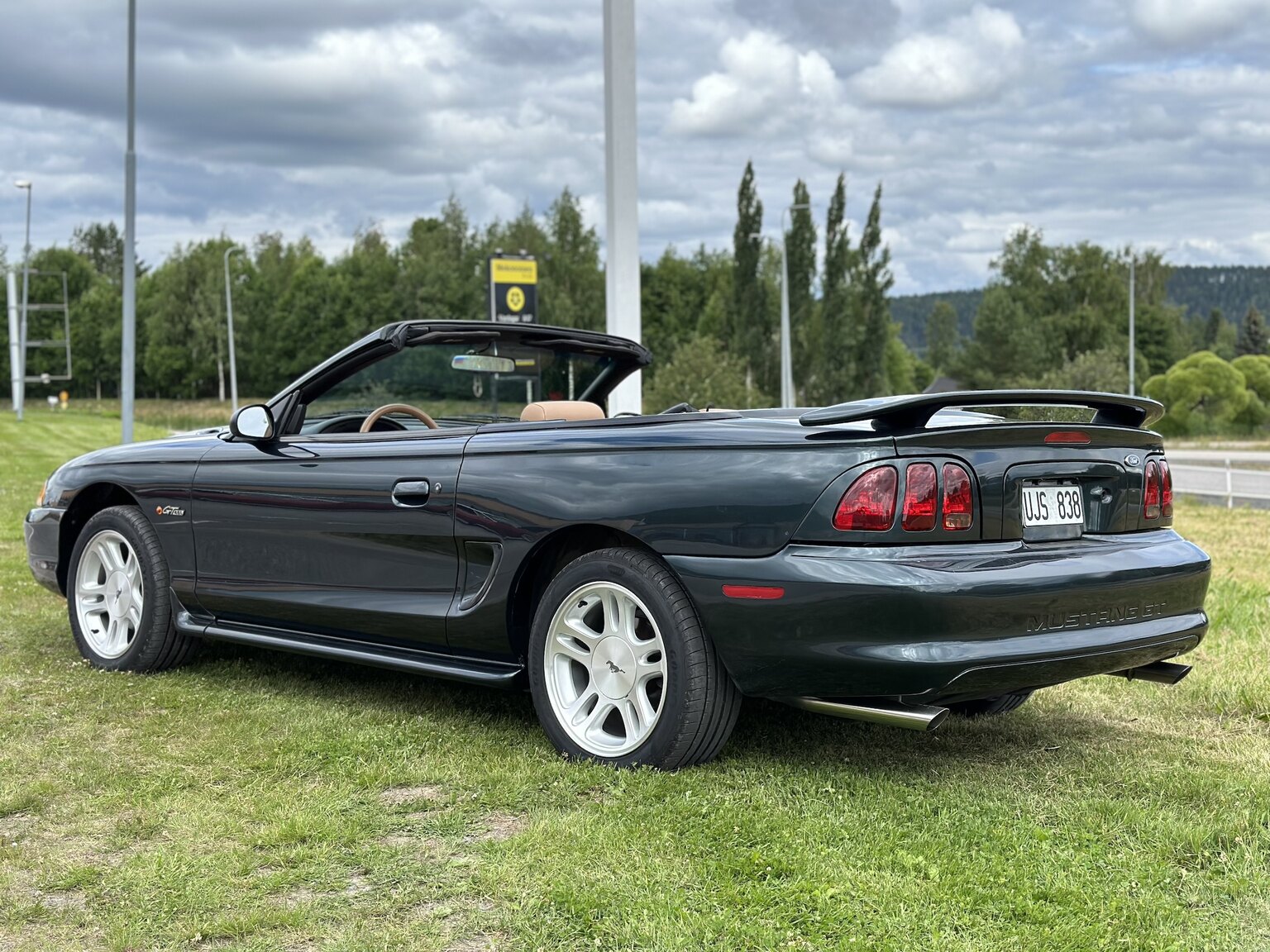Exterior image of 1998 Ford Mustang GT Convertible