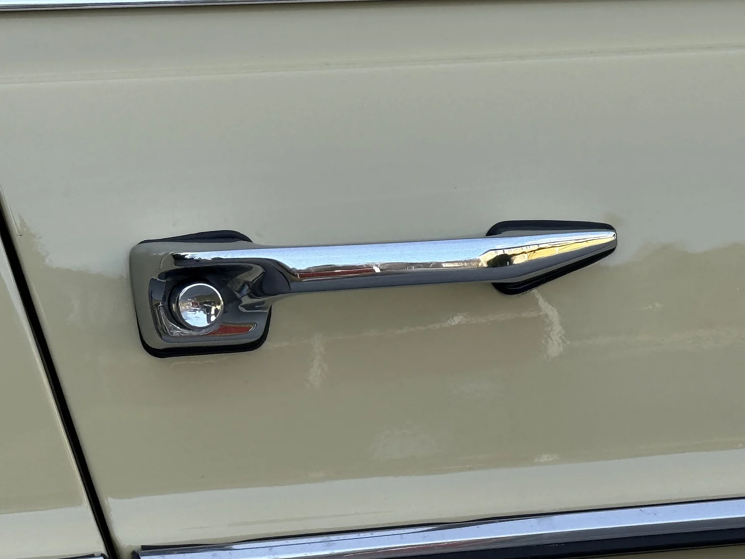 Exteriörbild på 1974 Mercedes-Benz 230 Automatic (34)