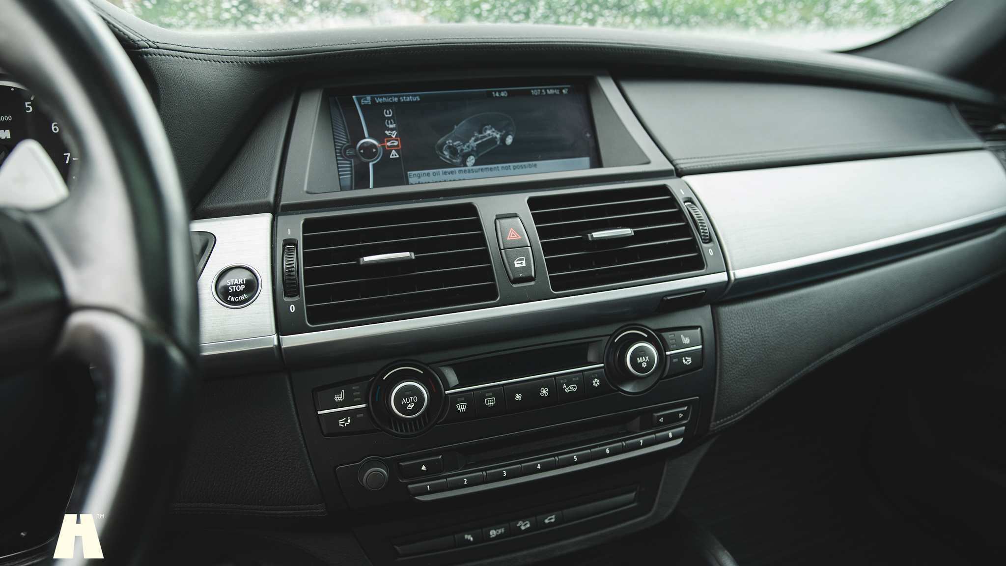 Innenraumfoto von 2010 BMW X6 M Ferrita 555HK (19)