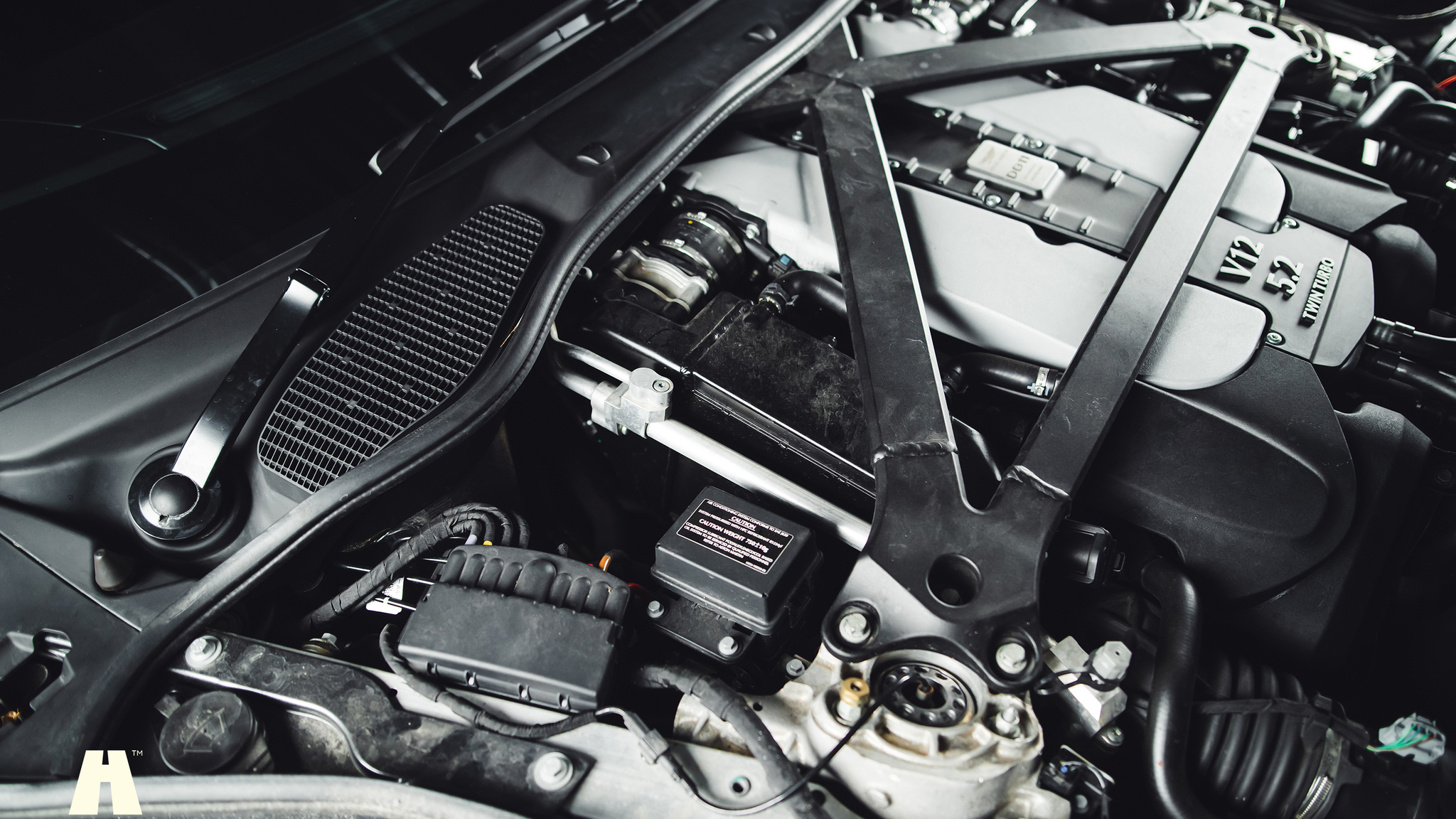 Image of 2019 Aston Martin DB11 AMR (13) mechanics