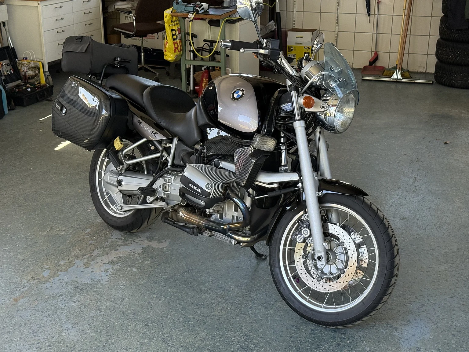 Exterior image of 1999 BMW Motorrad R 1100 R (3)