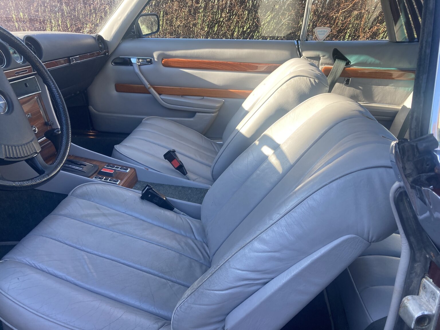 Interior image of 1973 Mercedes-Benz 450 SLC (2)