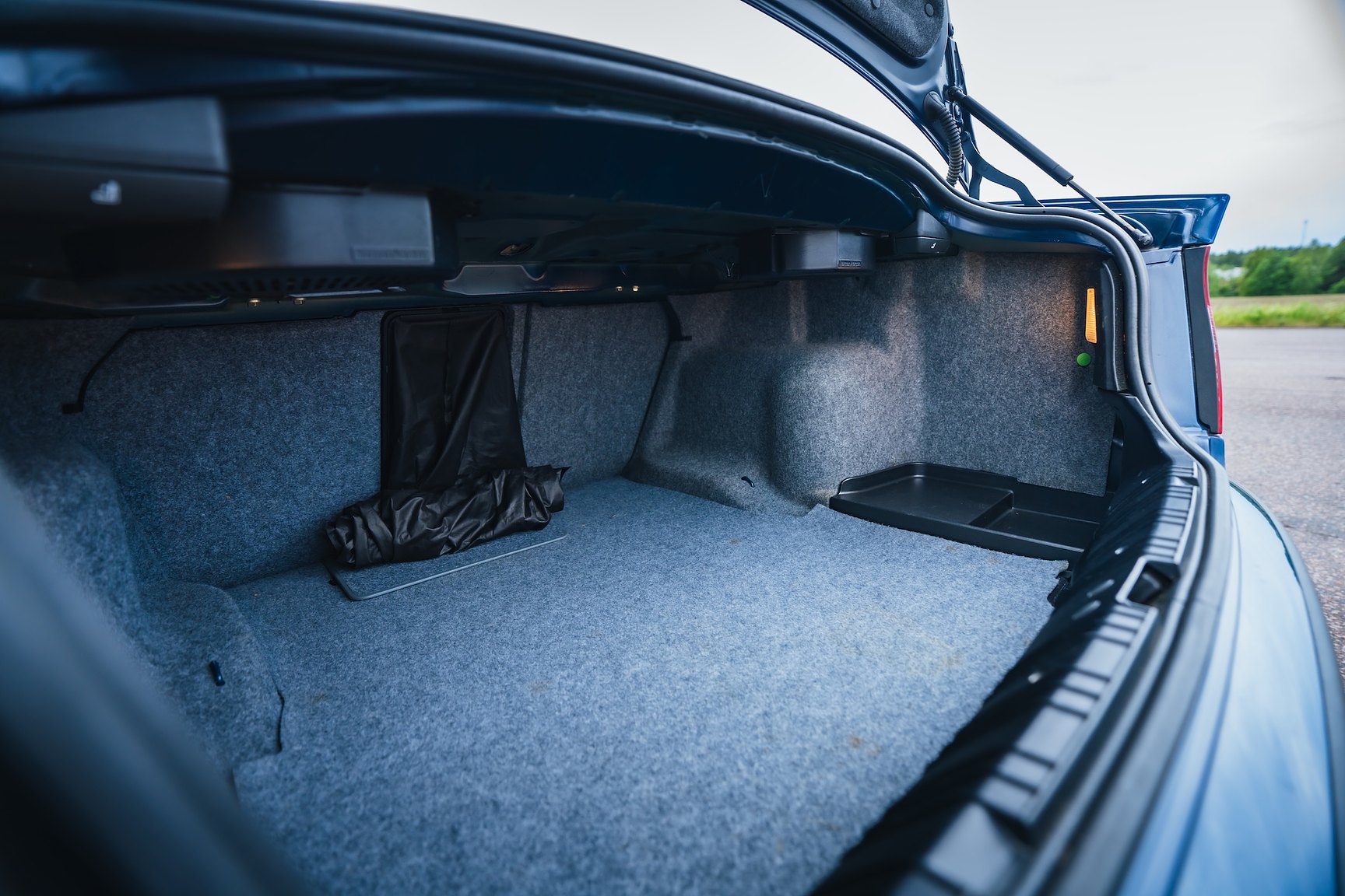 Interior image of 2003 BMW 330i