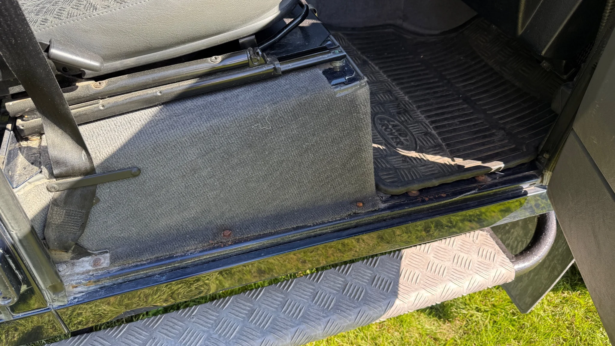 Innenraumfoto von 2002 Land Rover Defender 110 Kombi Td5 (15)