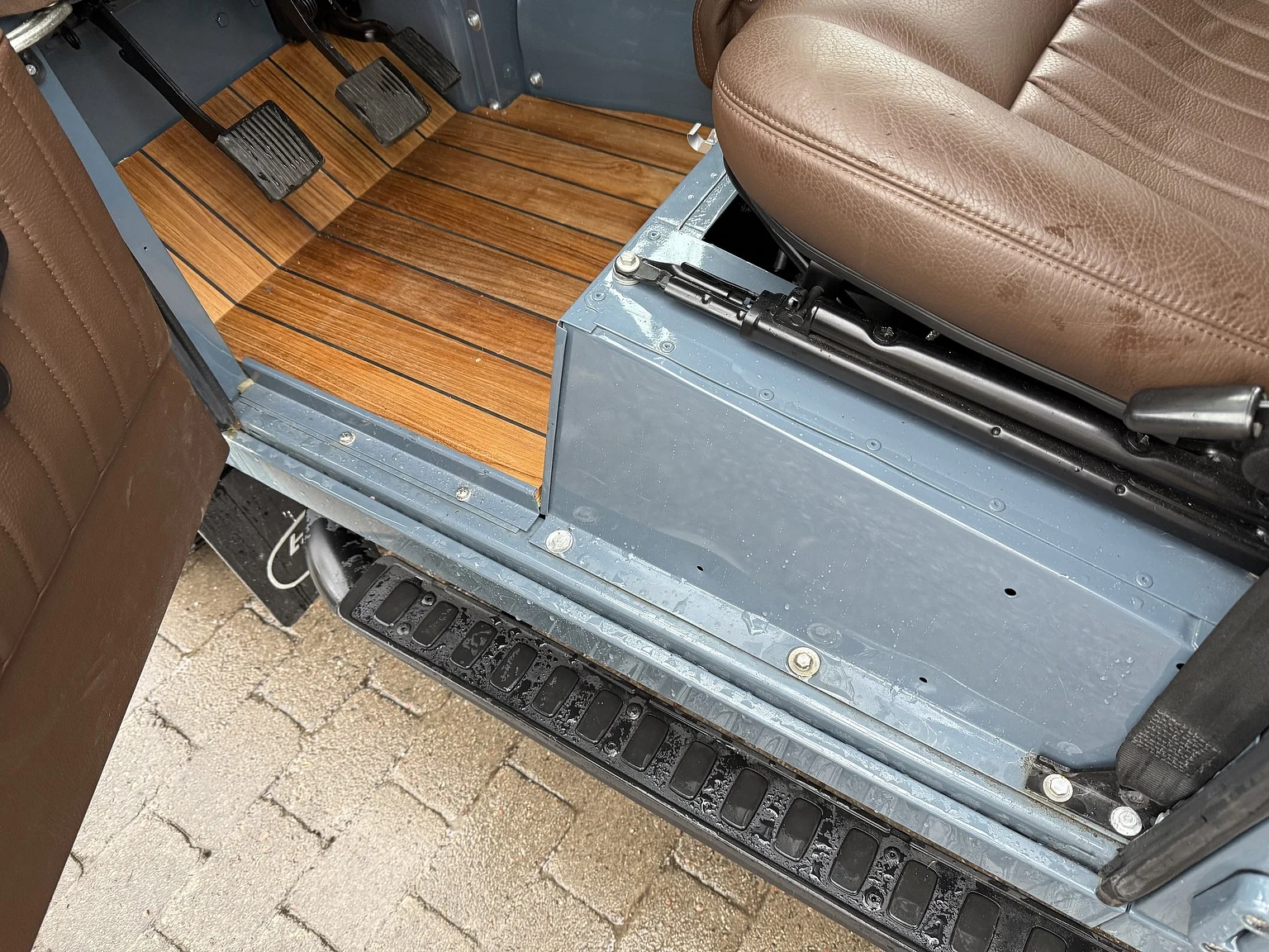 Interiörbild 2000 Land Rover Defender 110 C (2)