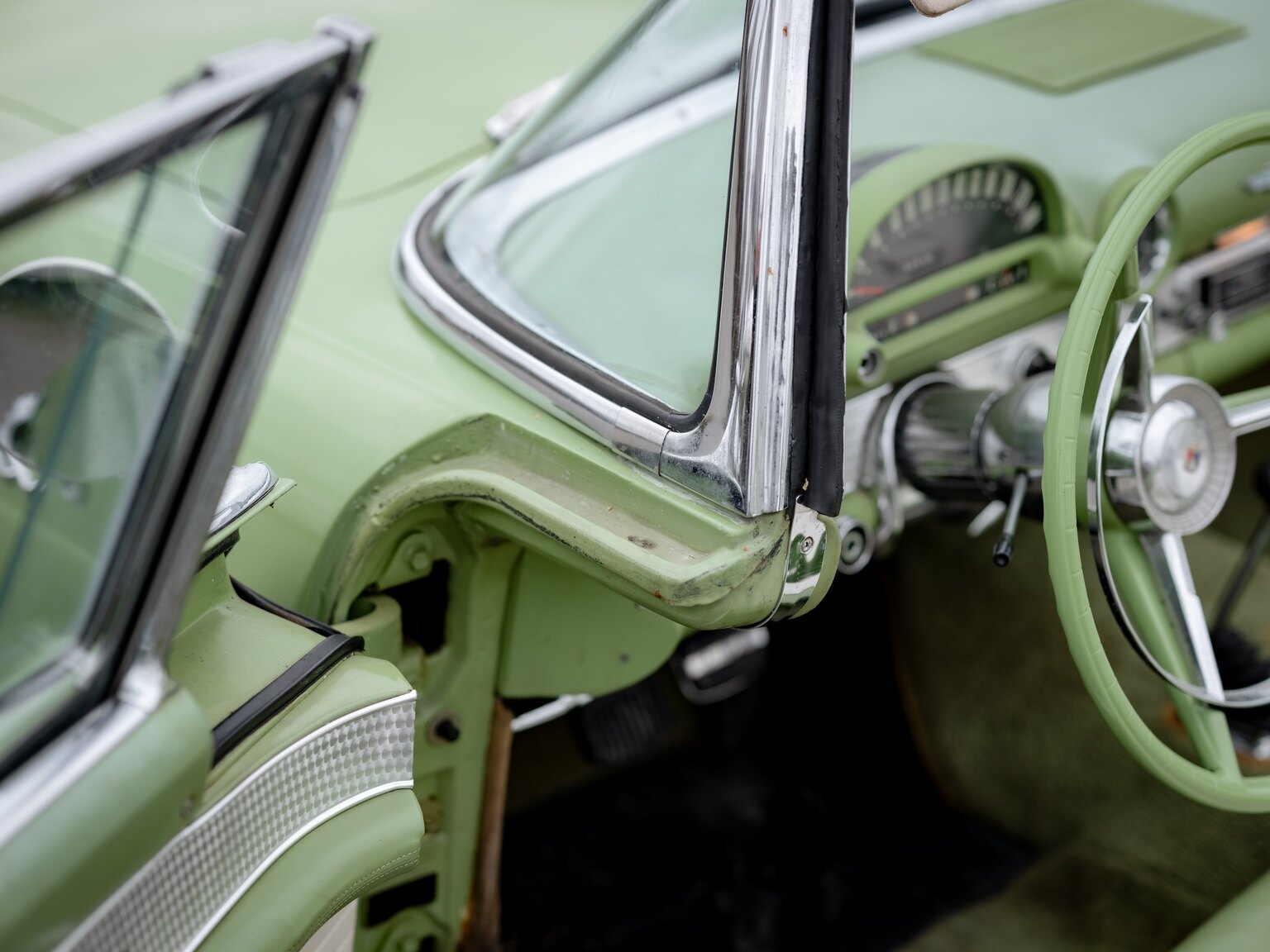 Interior image of 1956 Ford Thunderbird (10)