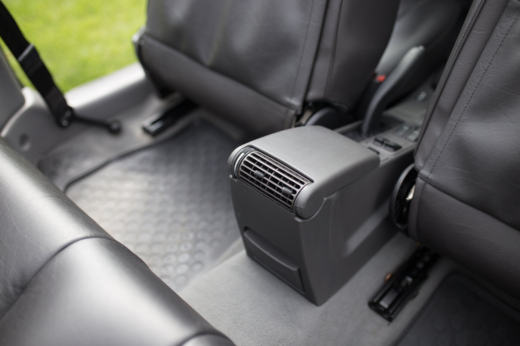 Interior image of 1998 Saab 9-3 SE 2.0T Convertible