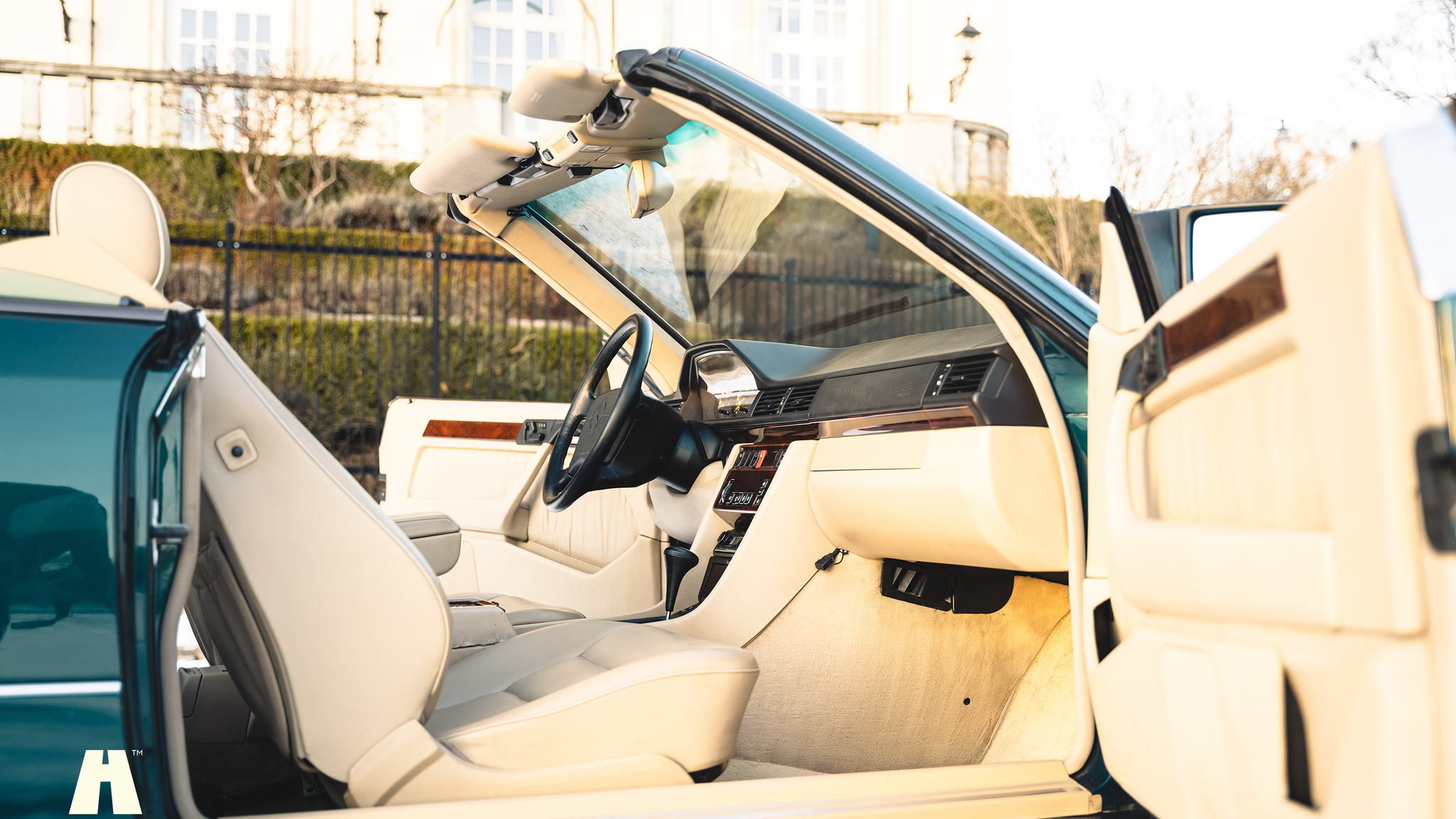 Innenraumfoto von 1995 Mercedes-Benz E320 Cabriolet 