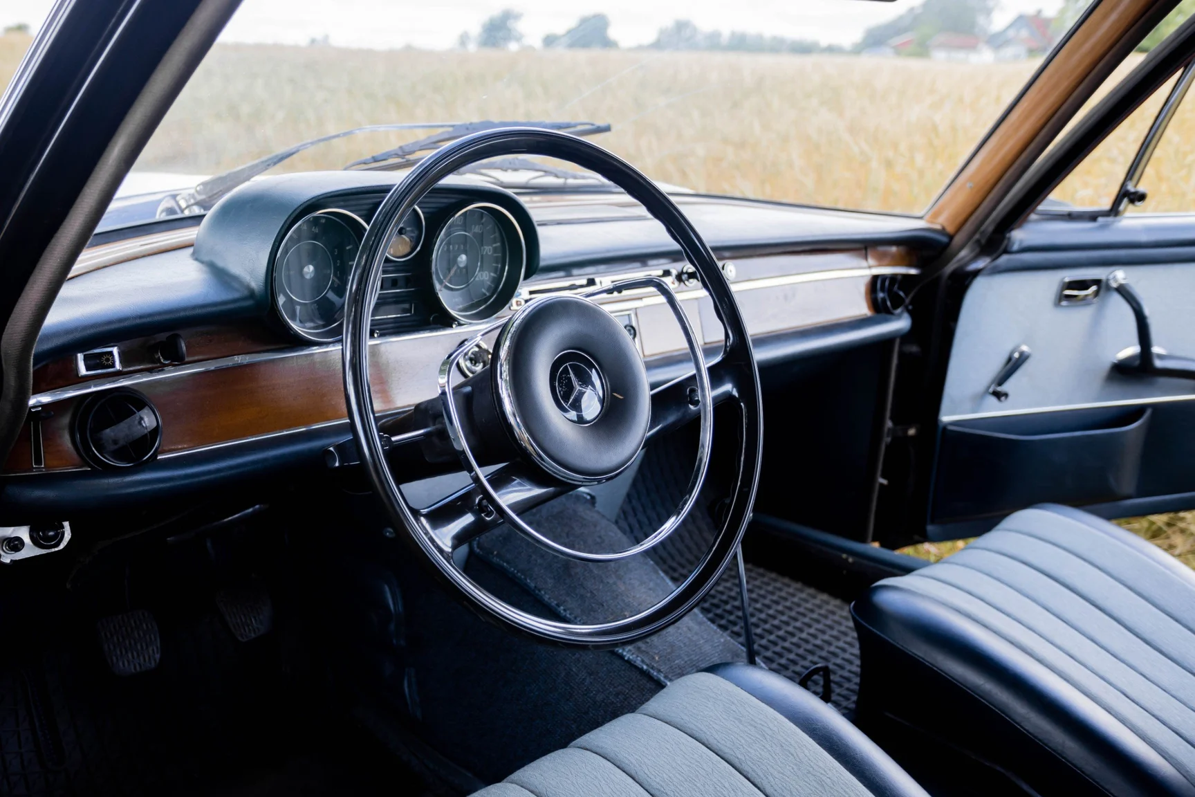 Innenraumfoto von 1967 Mercedes-Benz 250 S 250 s (1)