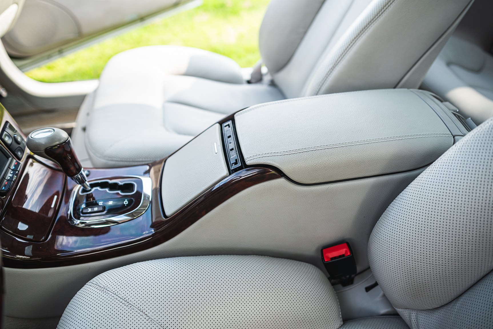 Interior image of 2000 Mercedes-Benz CL 500