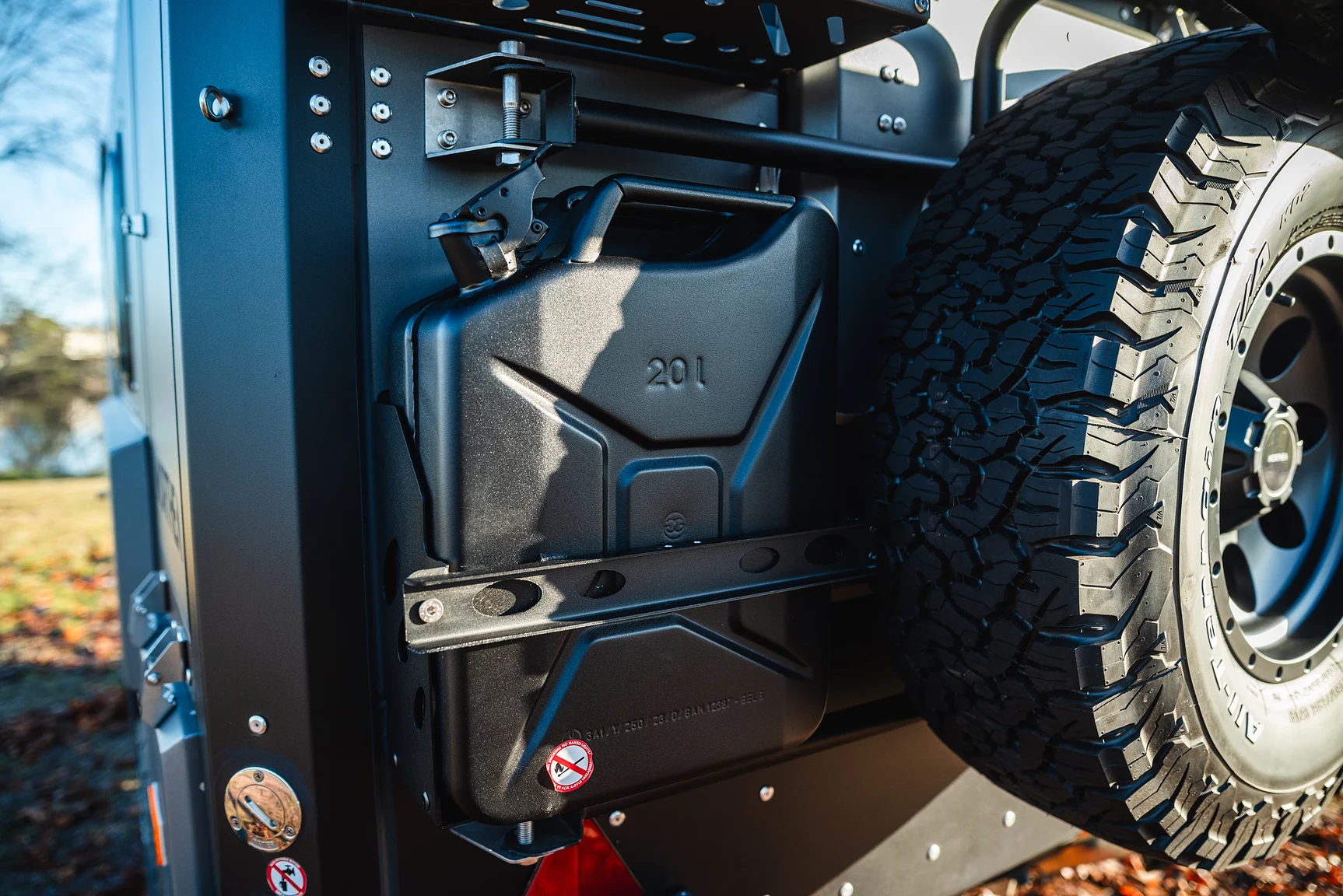 Exterior image of 2025 Northea Trailer Expedition Crawler 458i Offgrid-Camper (45)