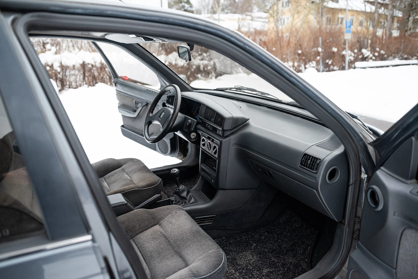Interior image of 1991 Peugeot 405 Break SRI (2)