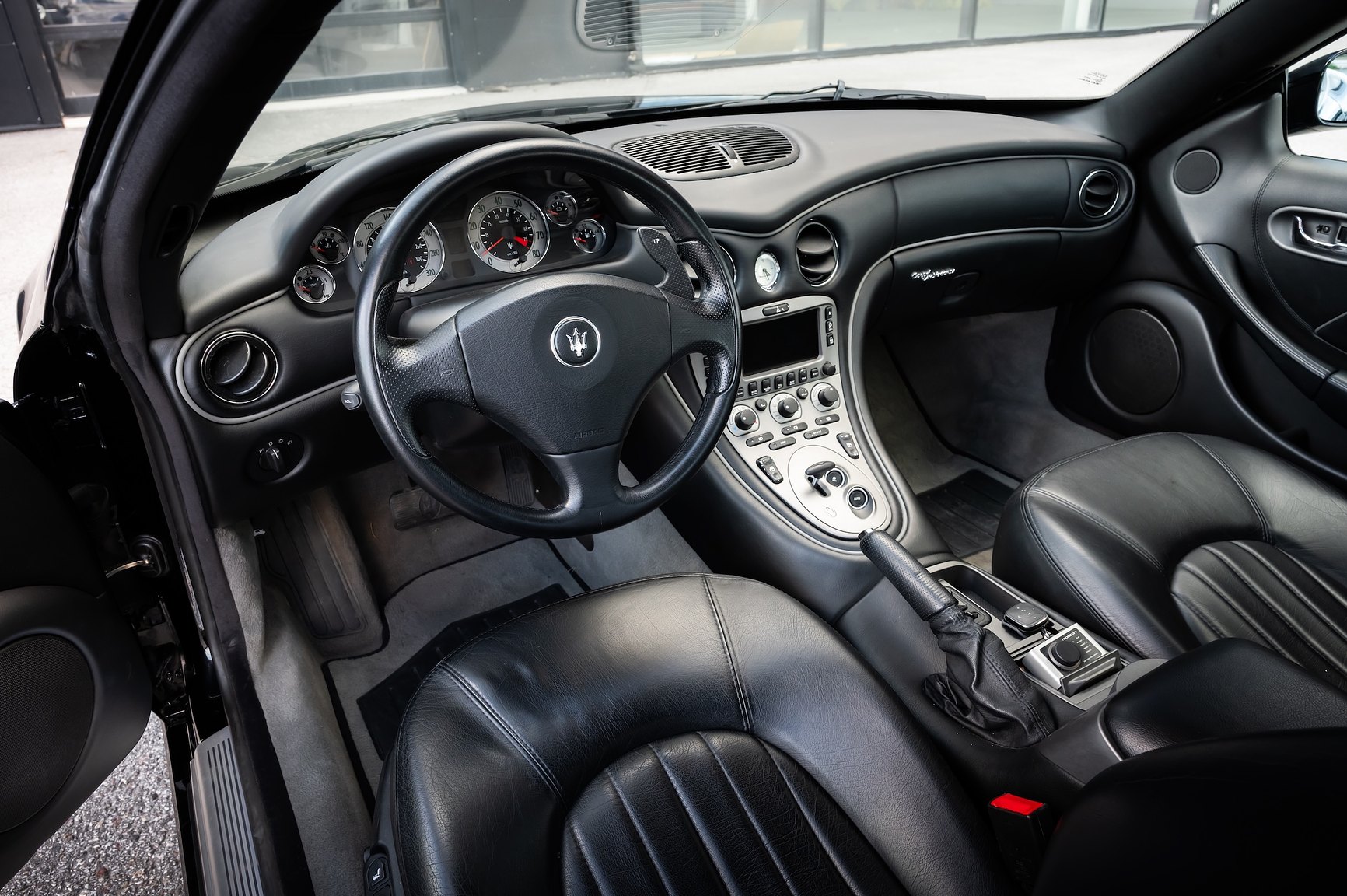 Interior image of 2004 Maserati Coupé 4.2 V8 Cambiocorsa