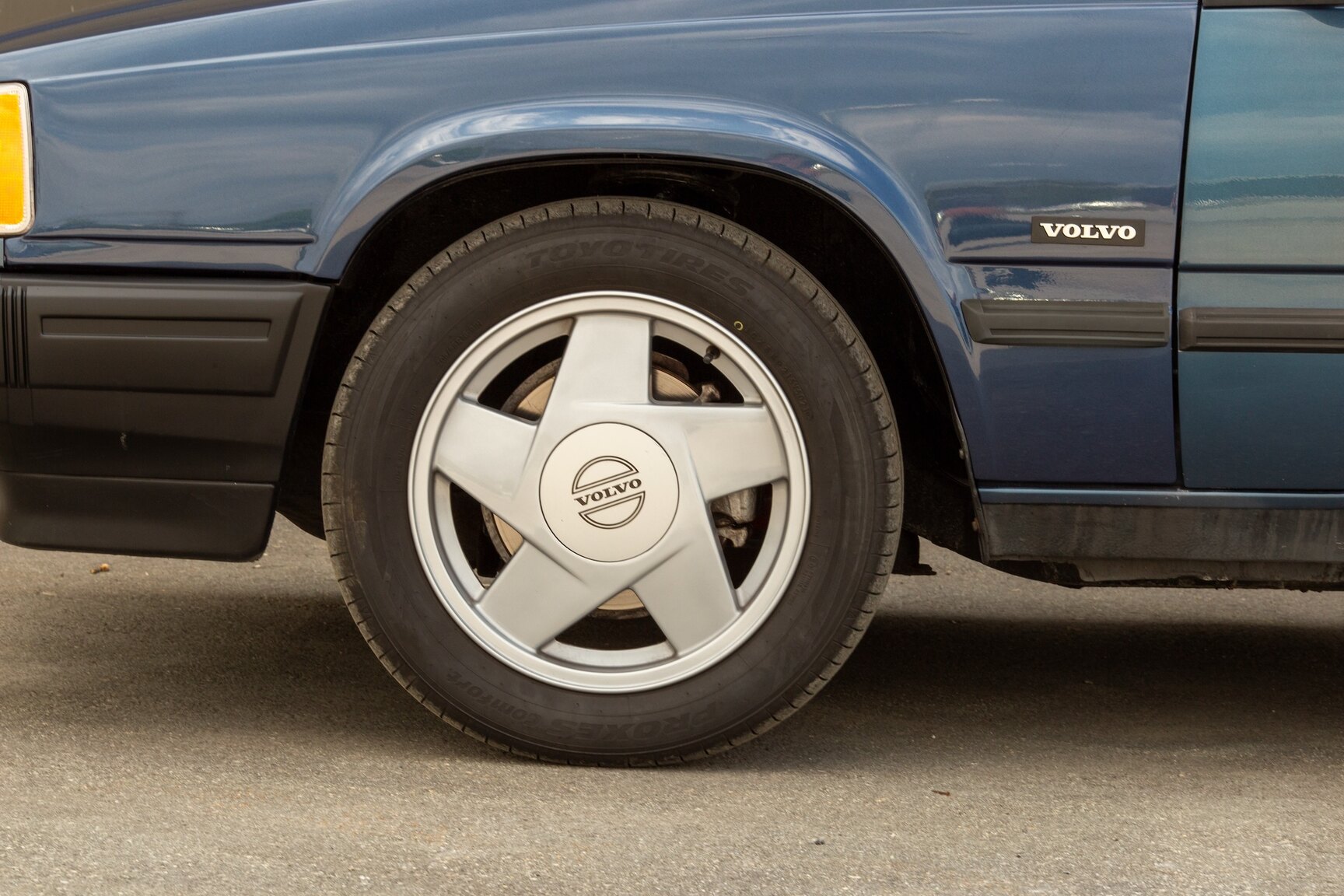 Exterior image of 1990 Volvo 745 Turbo (21)