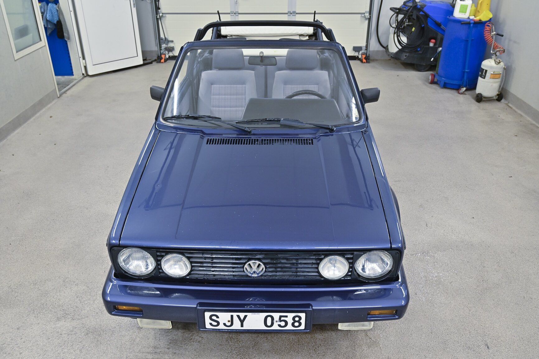 Exterior image of 1991 Volkswagen Golf Karmann Cabriolet