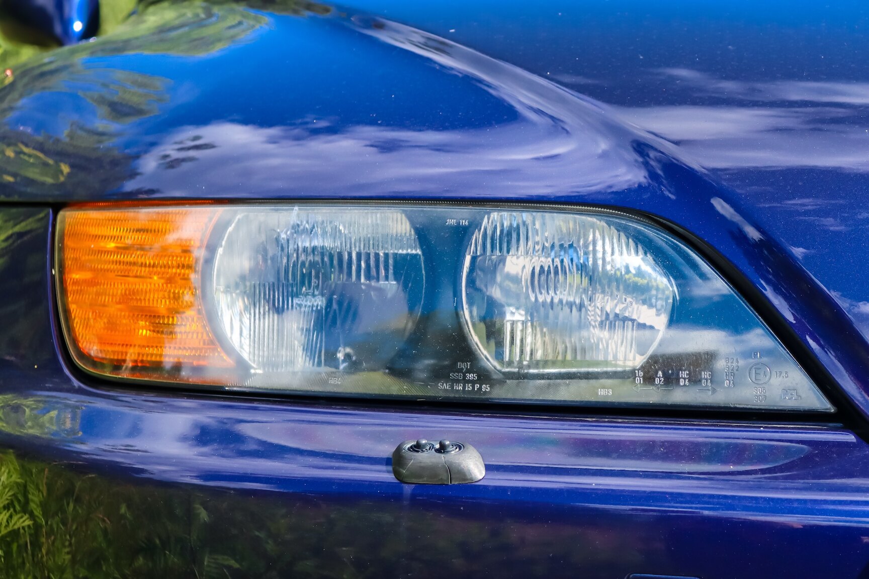 Exterior image of 1999 BMW Z3 1.9i