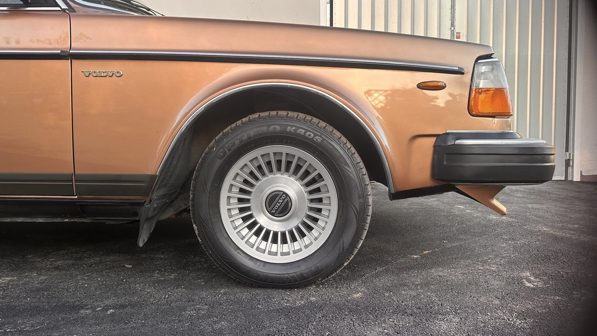 Exteriörbild på 1981 Volvo 244 GLE D6