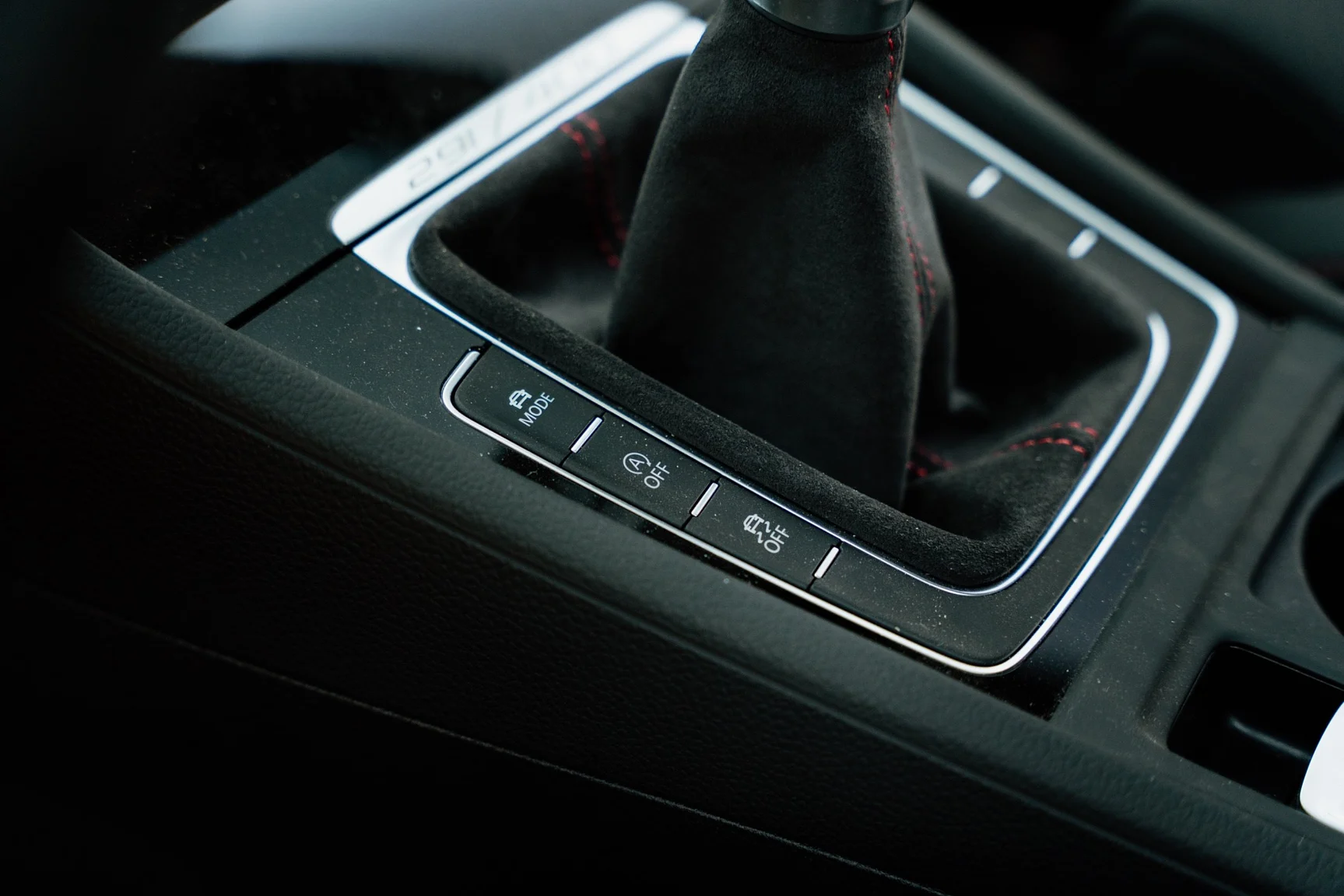 Interior image of 2016 Volkswagen Golf GTi Clubsport S - no. 291/400 (20)