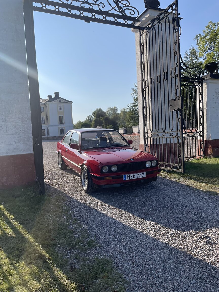 Exteriörbild på 1987 BMW 320i