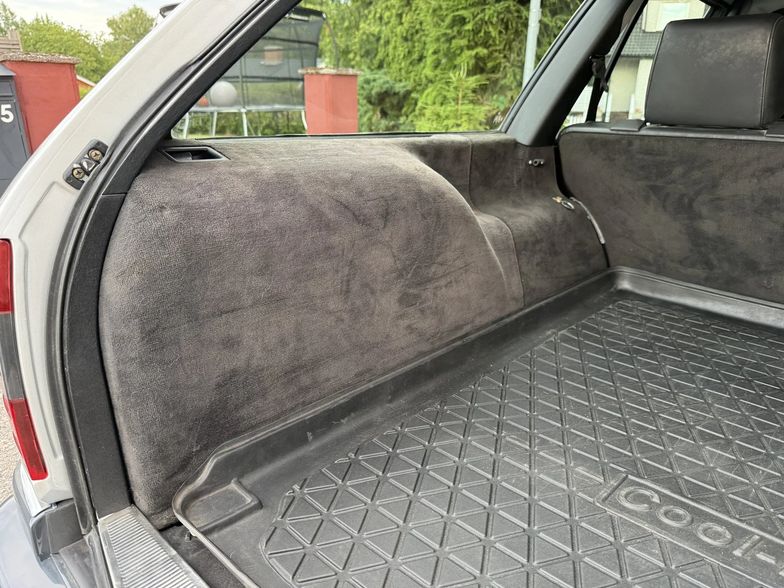 Interior image of 1994 Mercedes-Benz E 320 T (82)