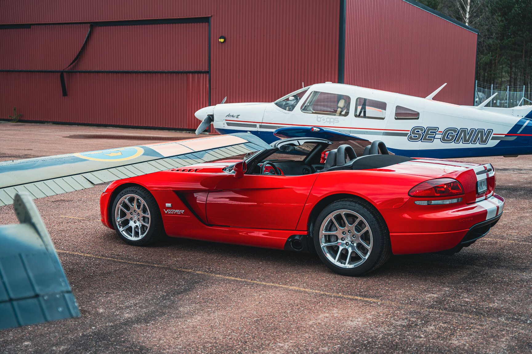 Exteriörbild på 2003 Dodge Viper SRT-10