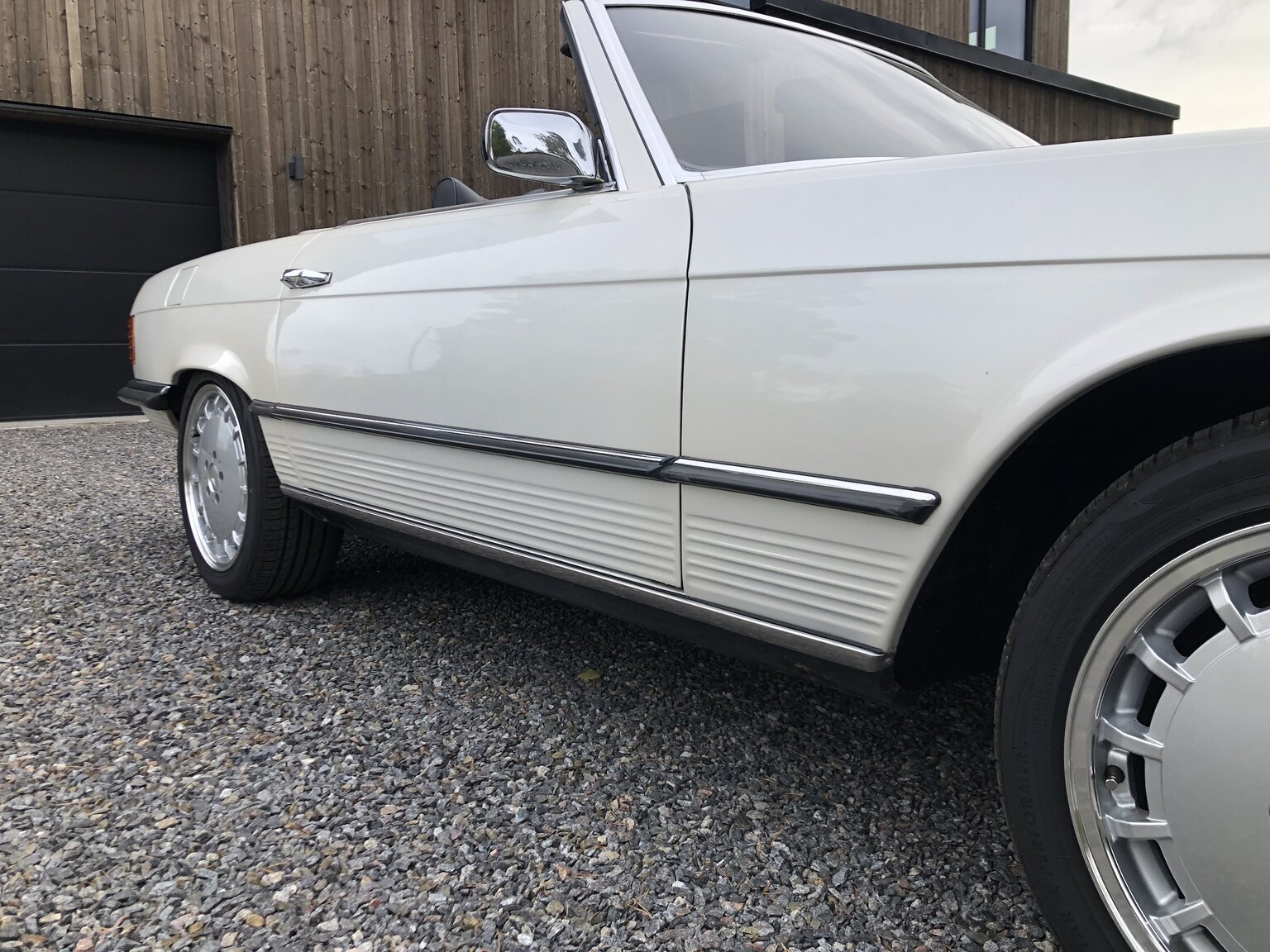 Exteriörbild på 1972 Mercedes-Benz 350 SL