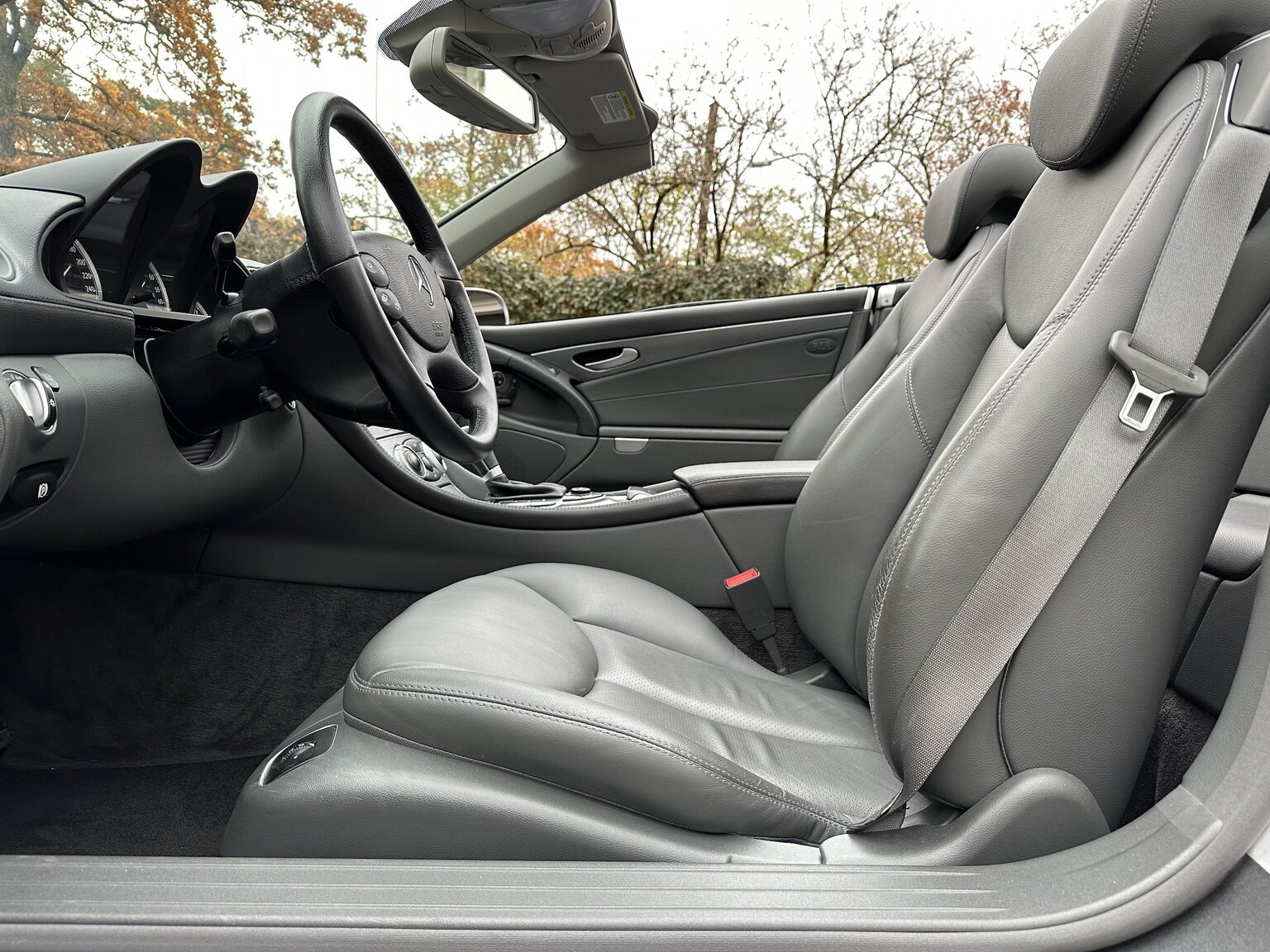 Interior image of 2005 Mercedes-Benz SL 350