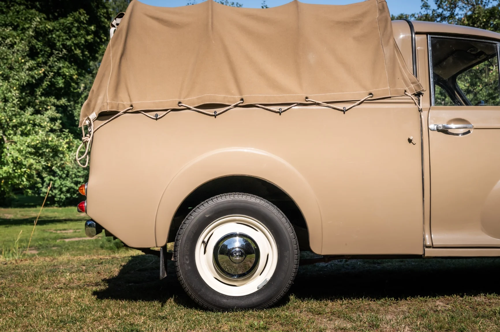 Exterior image of 1971 Morris Minor 1000 (51)
