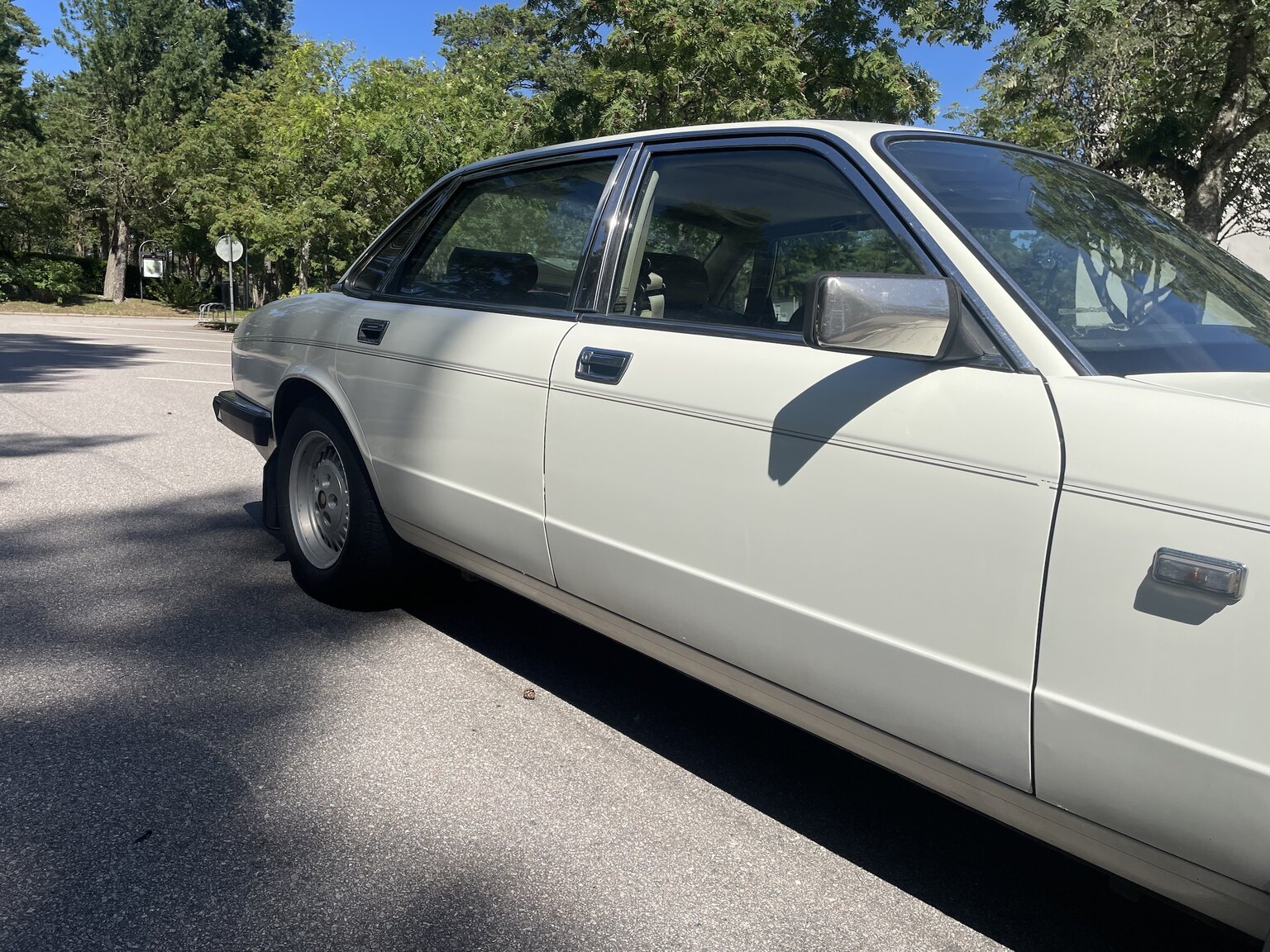 Exteriörbild på 1988 Jaguar XJ6 Sovereign