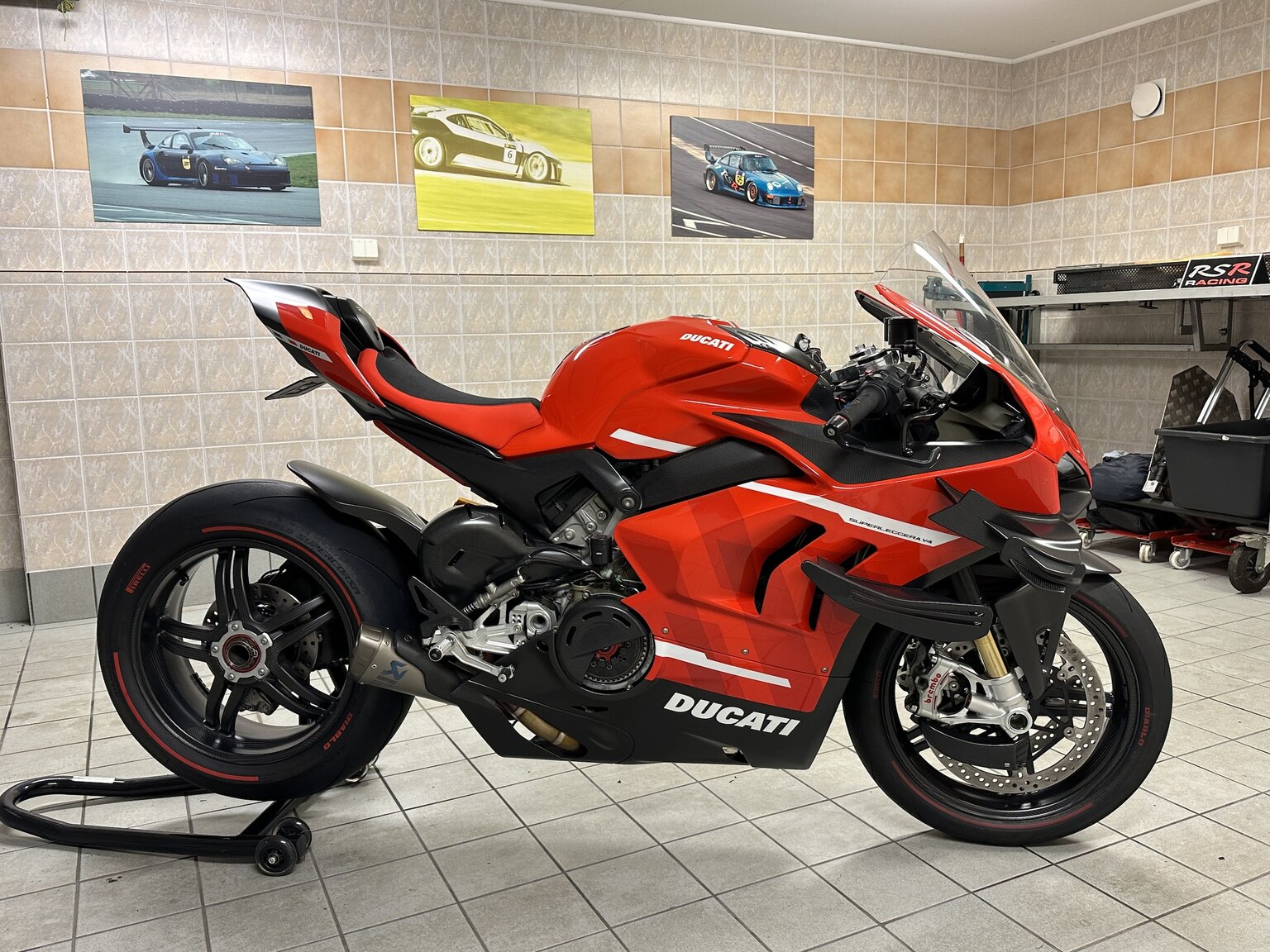 Aussenfoto 2021 Ducati Superleggera V4 23/500