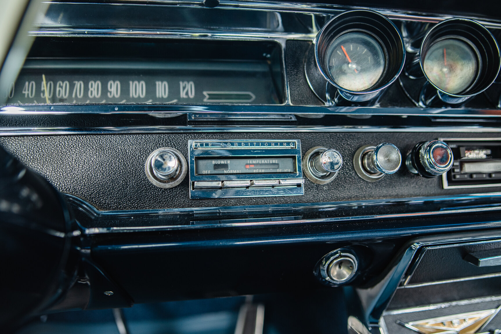 Interior image of 1965 Pontiac Catalina 421 Tripower-Pack 2+2