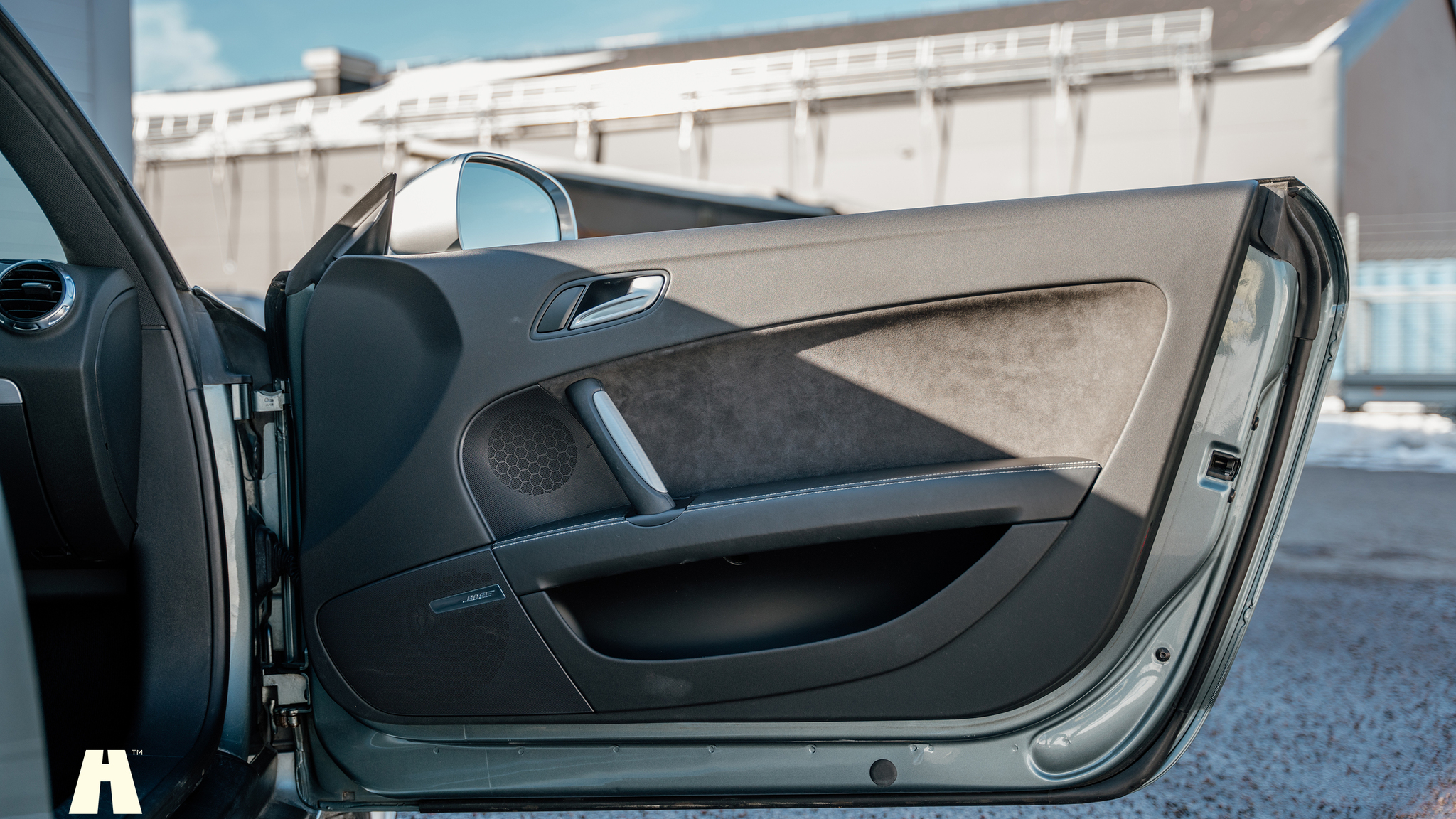 Interior image of 2009 Audi TTS (32)