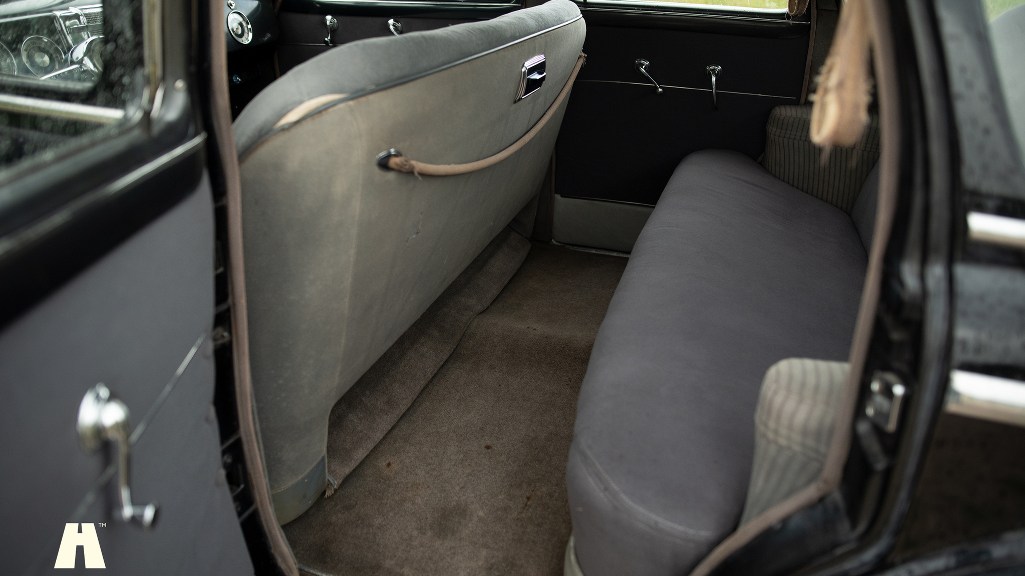 Interior image of 1949 Buick Super Eight (62)