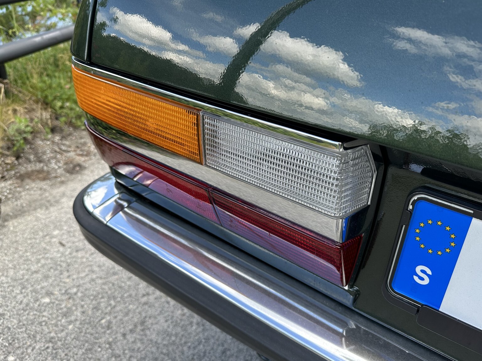 Exterior image of 1985 BMW 525E