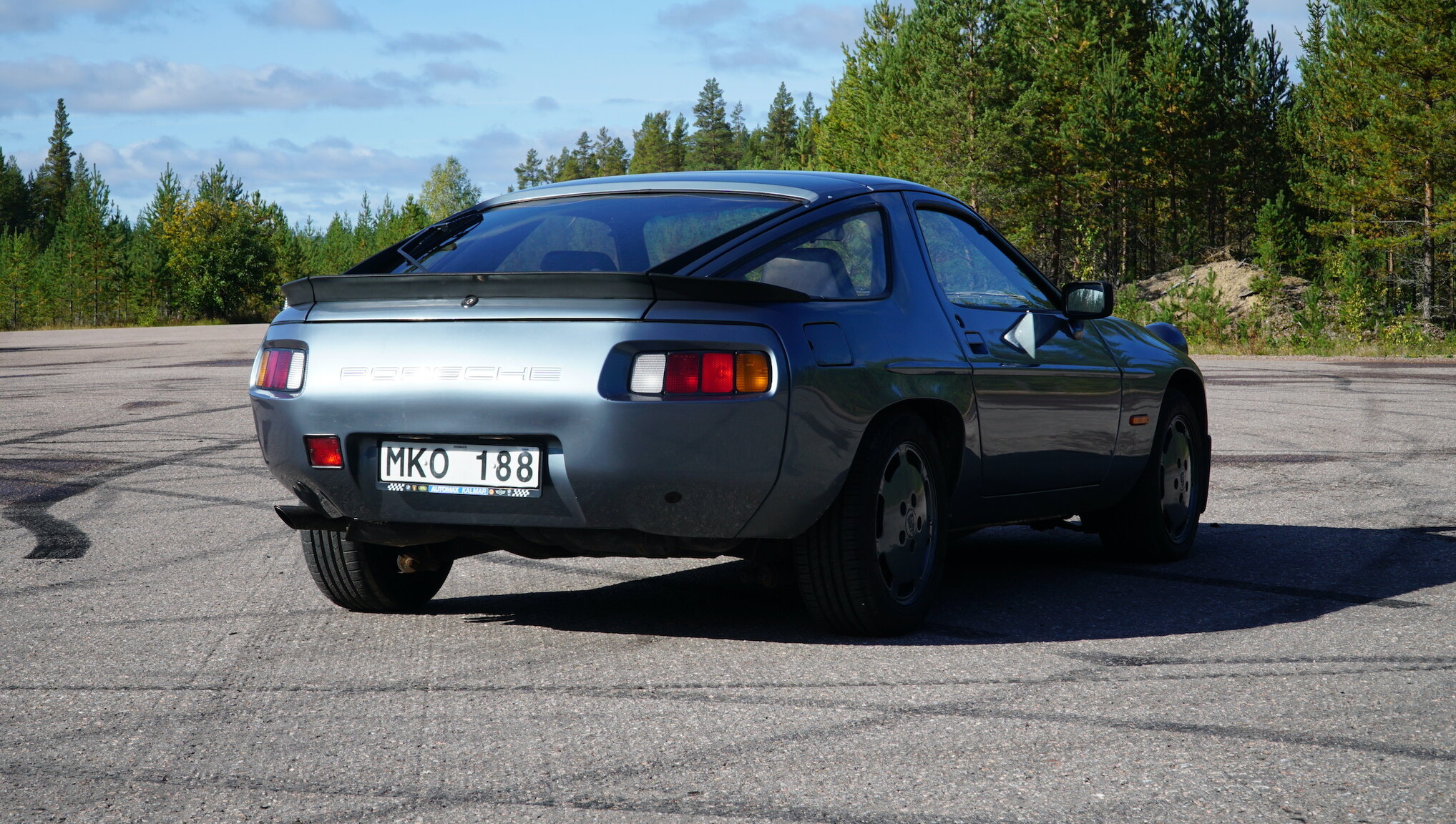 Exterior image of 1983 Porsche 928S (9)