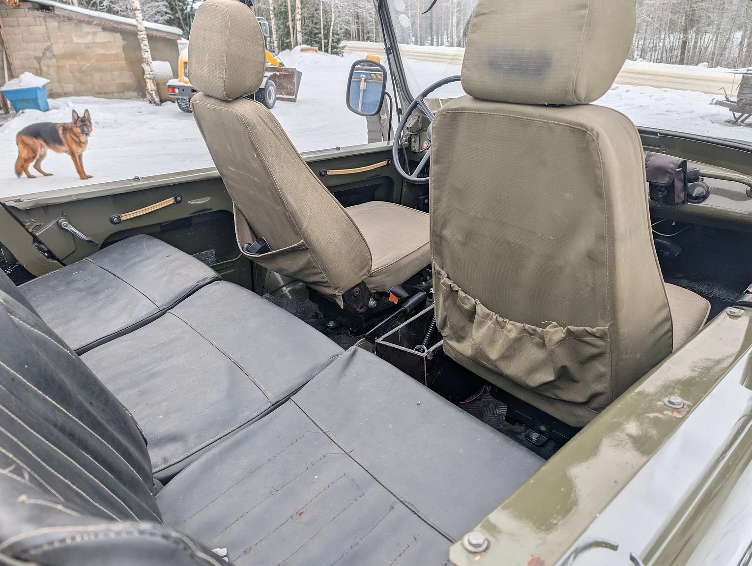 Innenraumfoto von 1973 UAZ 469 2.9 (5)