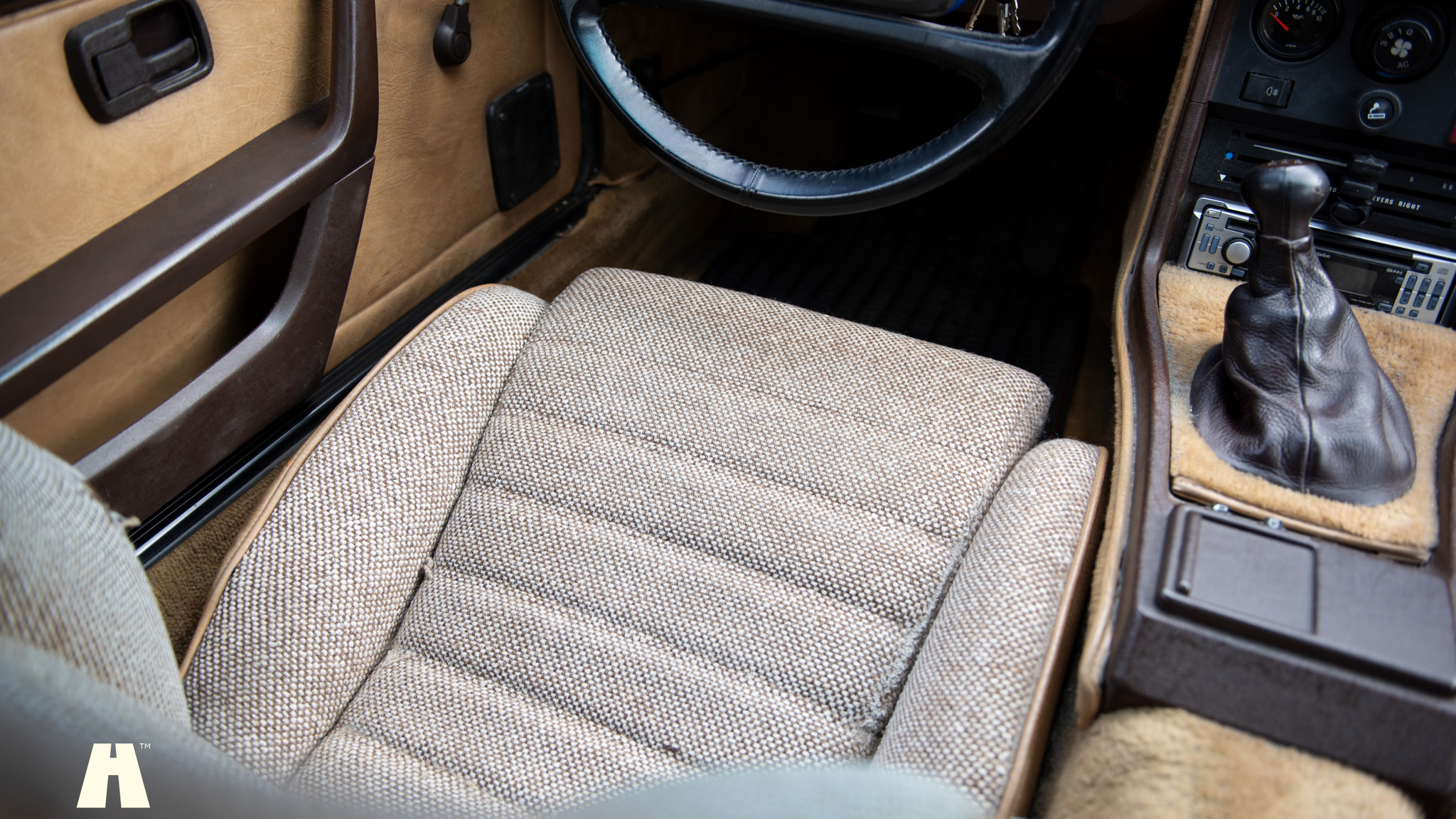 Interior image of 1981 Porsche 924 (15)