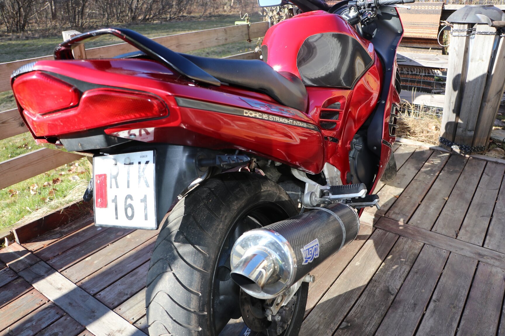 Exteriörbild på 1995 SUZUKI RF 900R