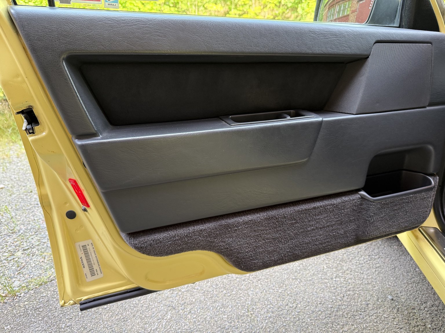 Interior image of 1995 Volvo 850 T-5R