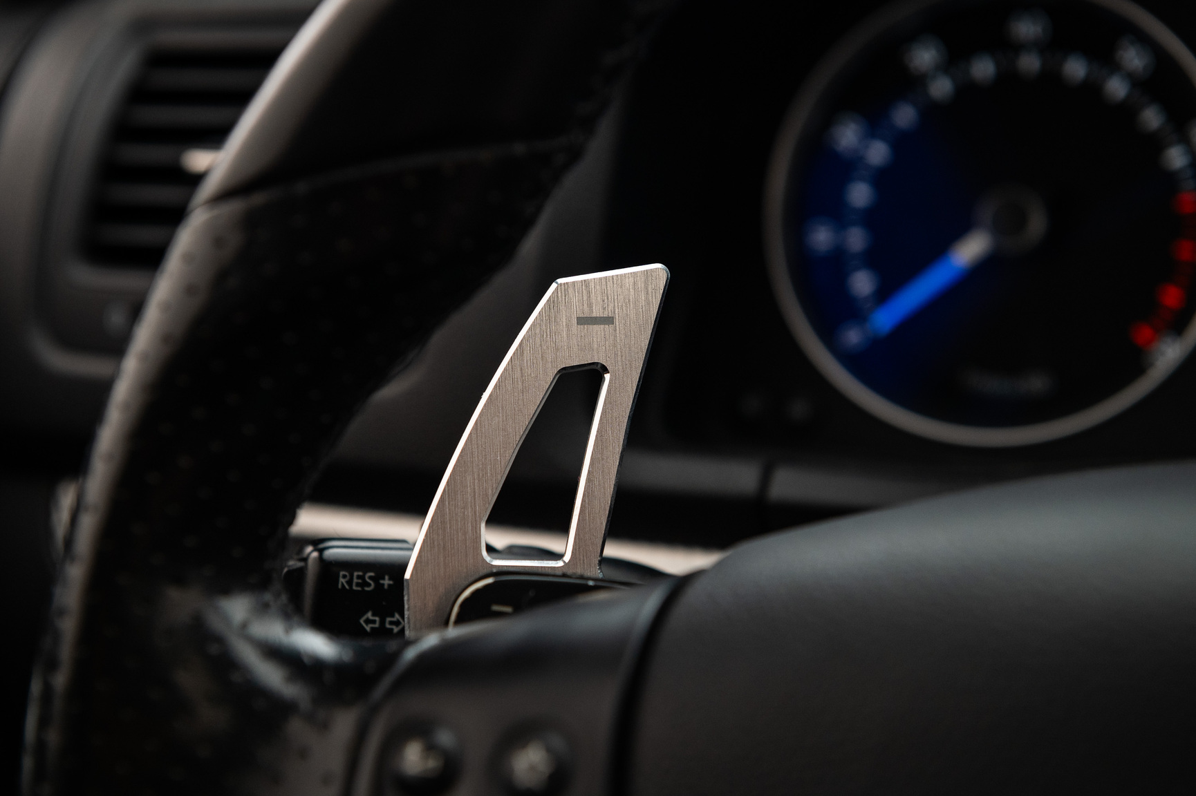 Interior image of 2006 Volkswagen Golf R32 (58)