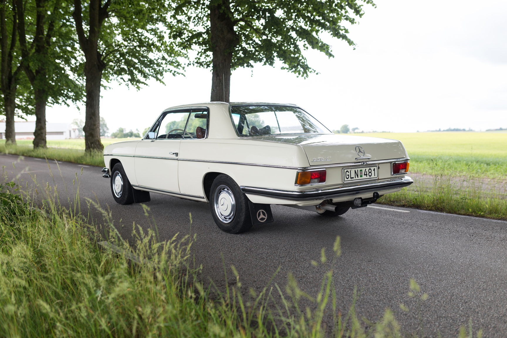Aussenfoto 1971 Mercedes 250 C