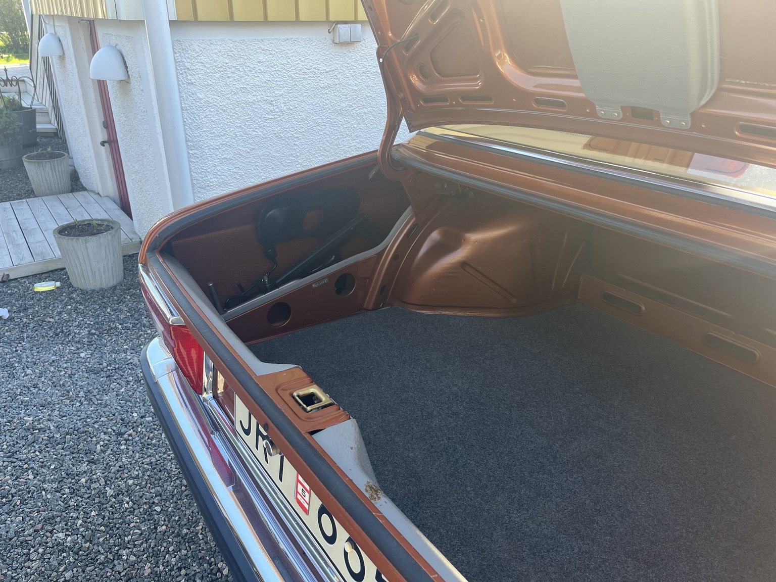 Interior image of 1977 BMW 518 (3)