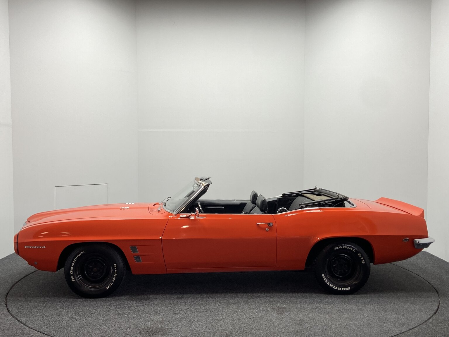 Exteriörbild på 1969 Pontiac Firebird