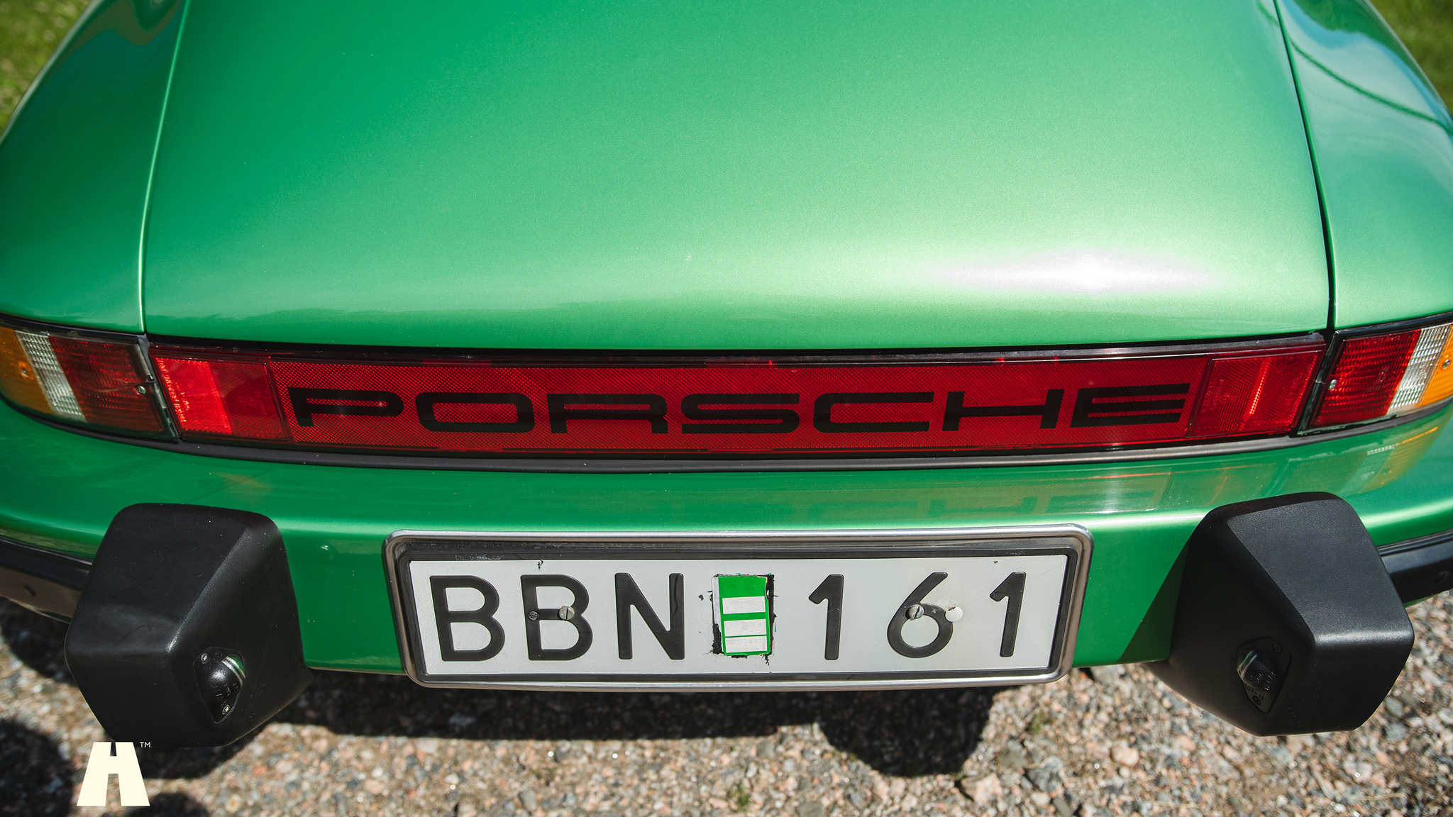 Exterior image of 1976 Porsche 911 Targa