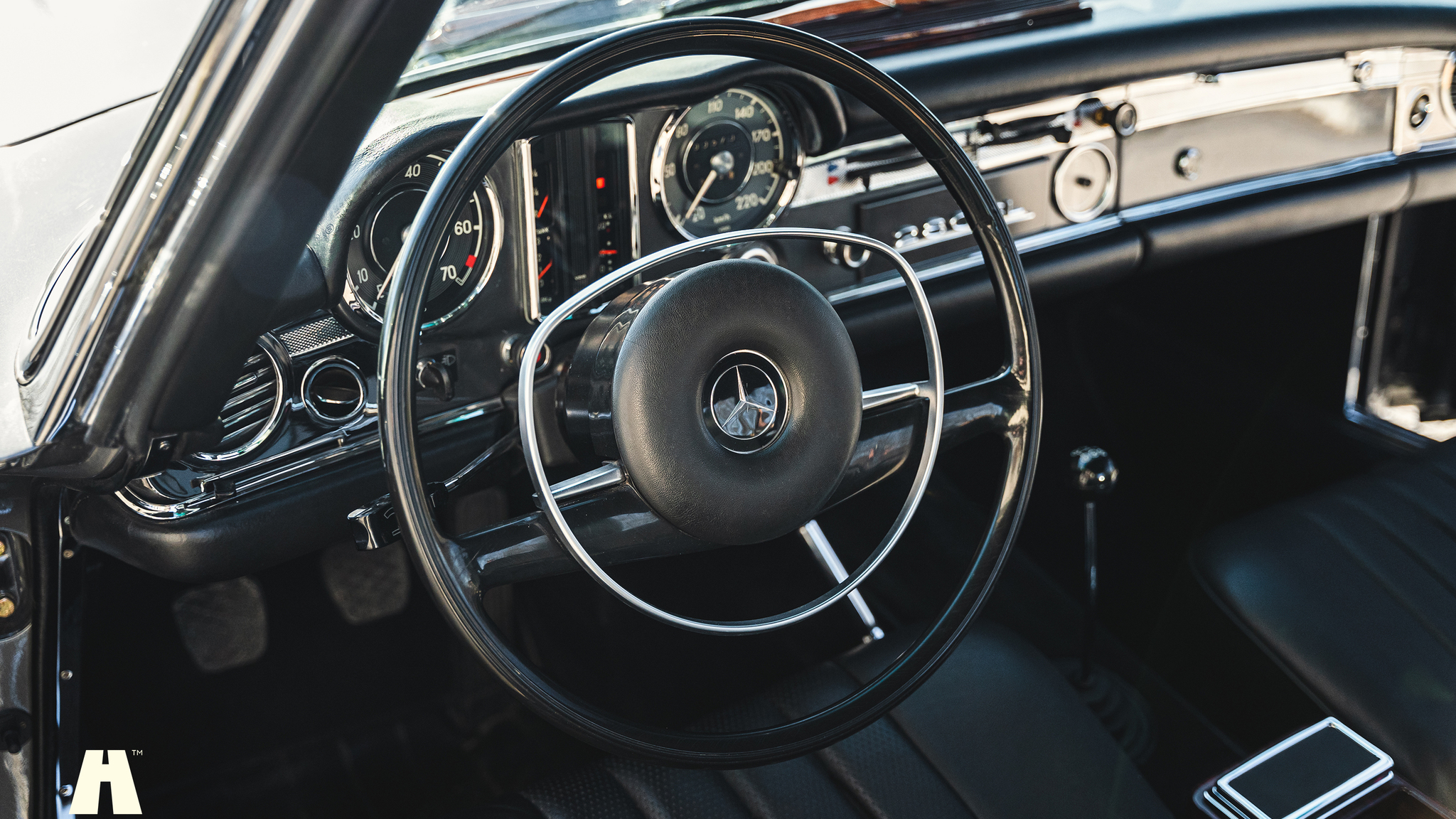 Interiörbild 1970 Mercedes 280 SL Pagoda (20)