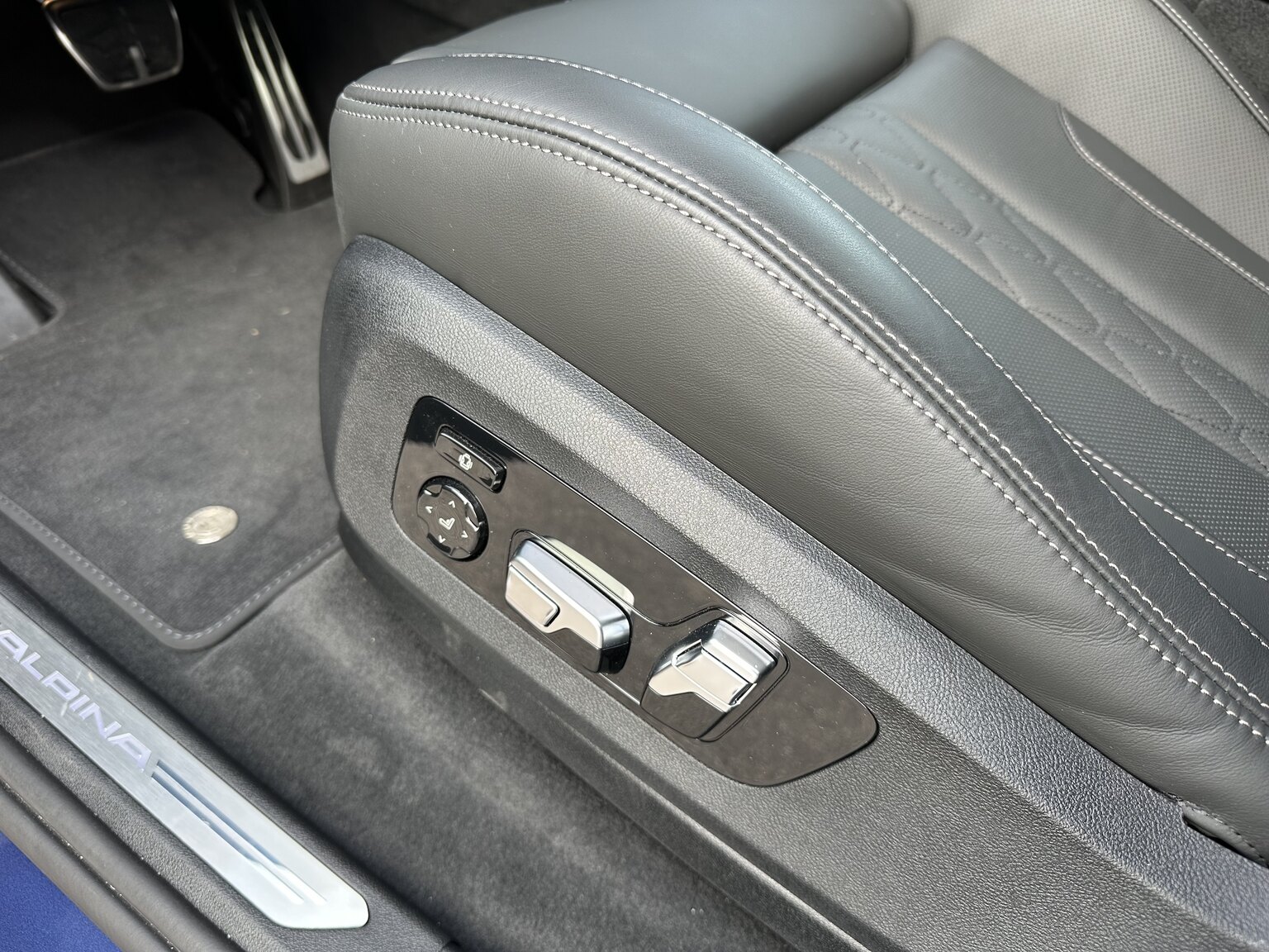Interior image of 2022 ALPINA XB7