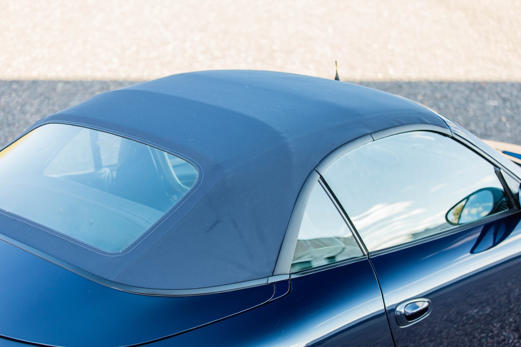 Exteriörbild på 1999 Porsche 911 Carrera Cabriolet