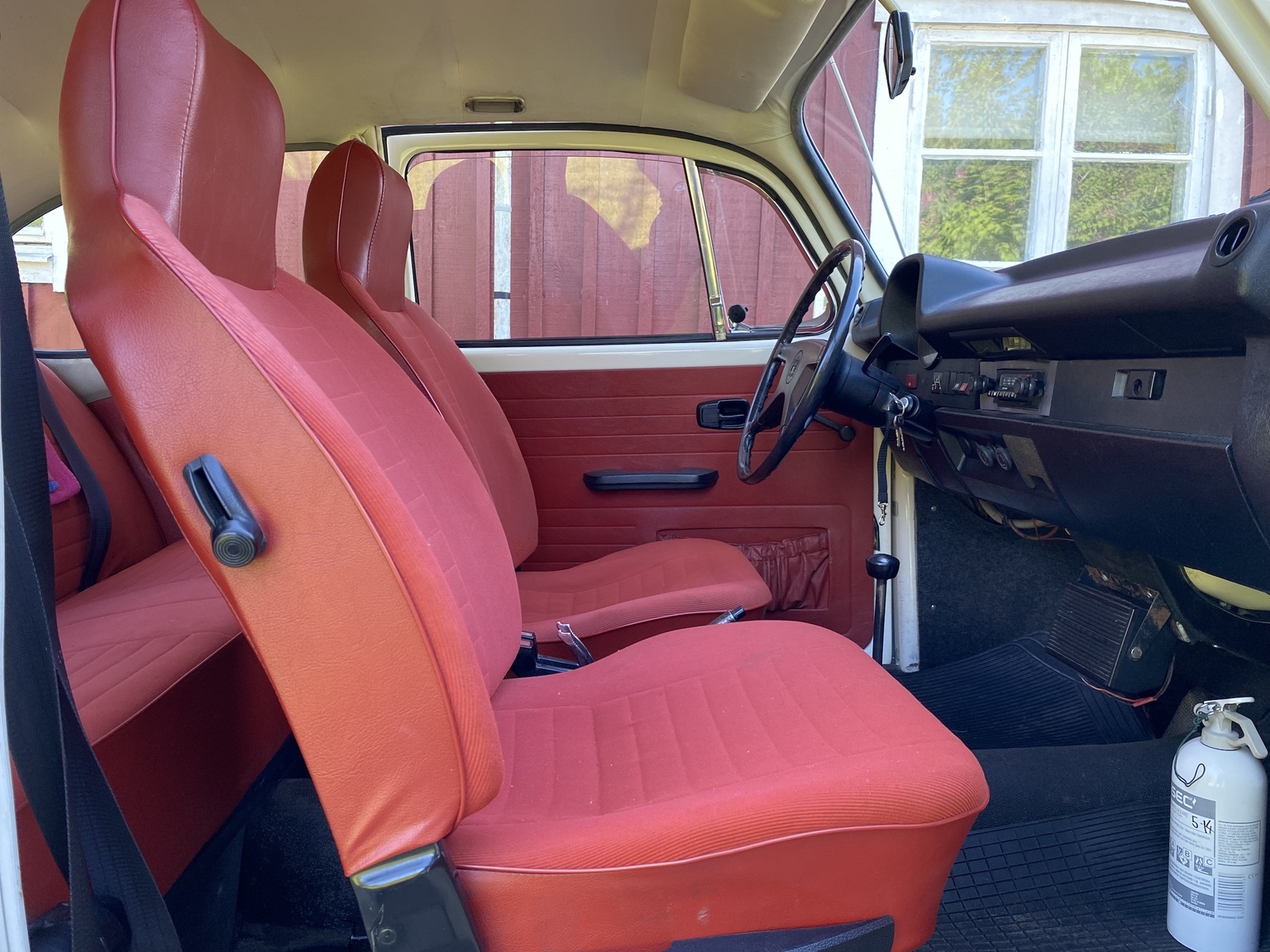 Interior image of 1974 Volkswagen Beetle 1303 S (31)
